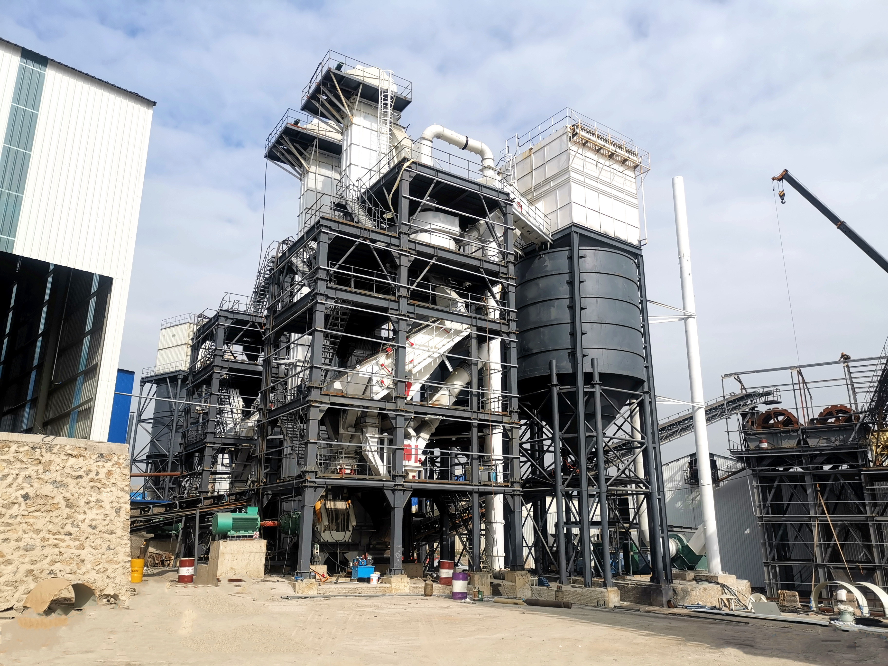 告別 “砂塵漫天”！綠色制砂樓憑這些優(yōu)勢，成為基建圈環(huán)保新標桿