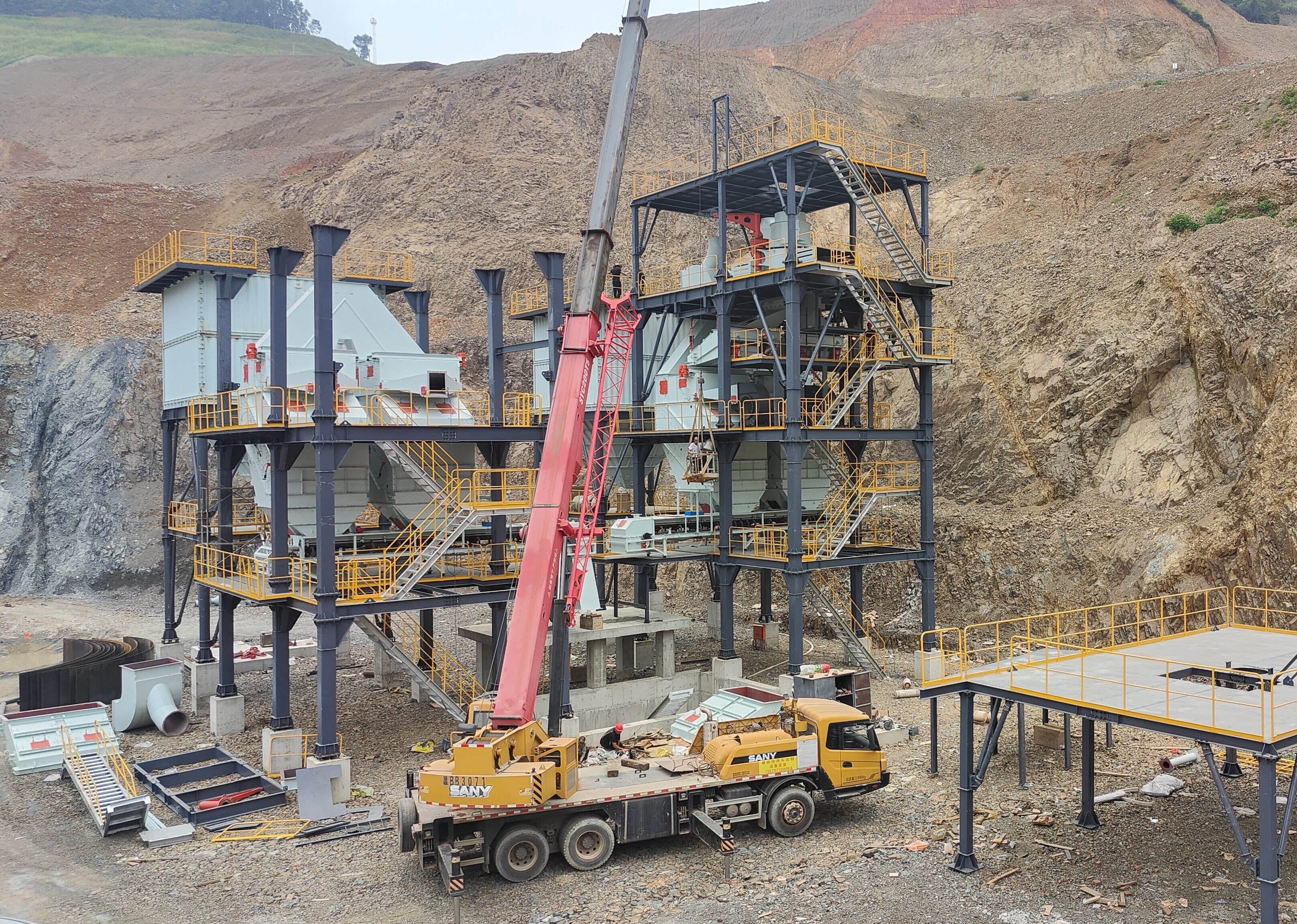 突破行業(yè)瓶頸！新型干法制砂樓實(shí)現配比可調、含粉率可控 引領(lǐng)綠色制砂新變革